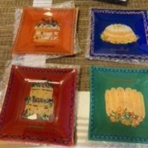 NEW Small glass plates set of 4